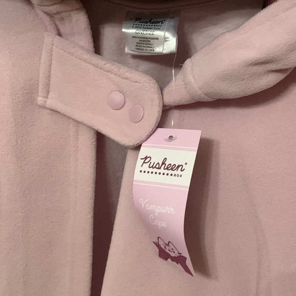 Pusheen Vampurr hooded cape from Halloween Pusheen Box 2022 NWT - Picture 5 of 5